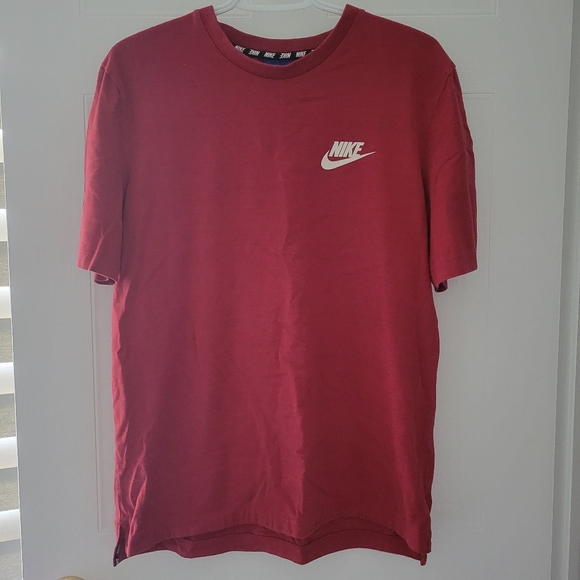 Red Nike T-Shirt - Picture 1 of 2
